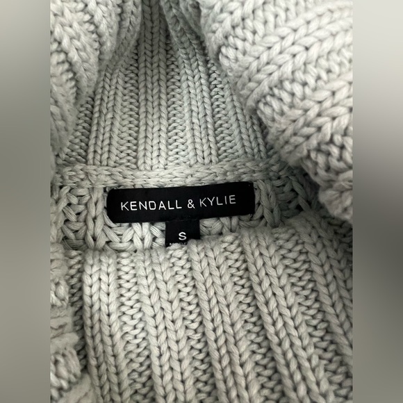 Kendall & Kylie Women’s Cableknit Sleeveless Turtleneck Crop  Sweater Size Small - Picture 4 of 6
